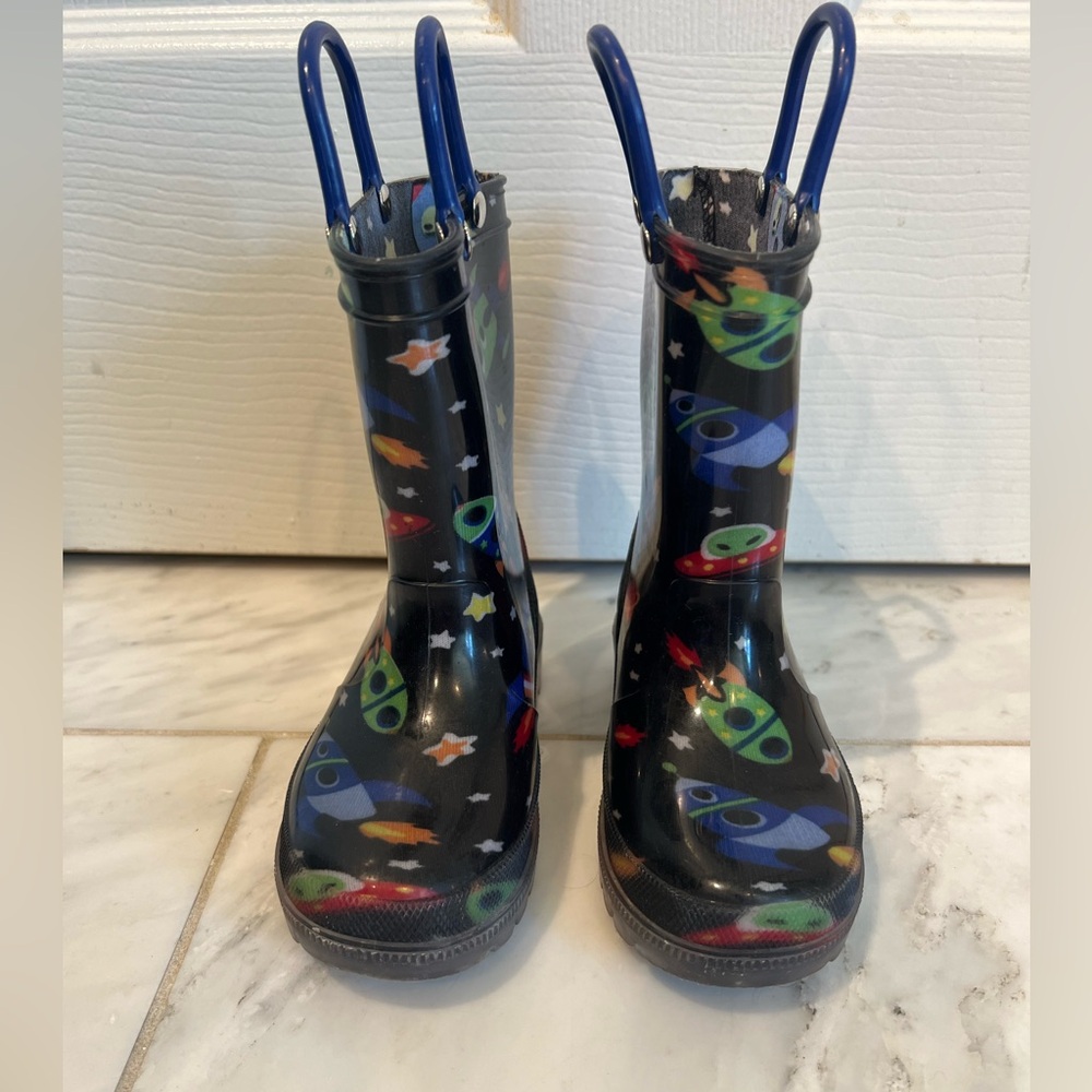 HugRain Light Up Rain Boots, toddler size 8, alien theme, black
